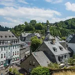Stadthaus بيت للعطل